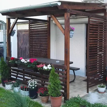 דירה Benedek Apartman *
