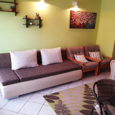 דירה Benedek Apartman *